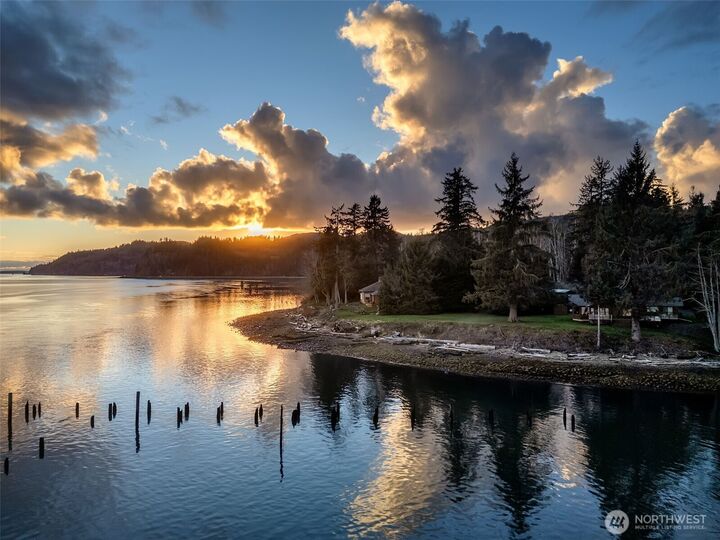 Property Photo:  556  State Route 401  WA 98638 