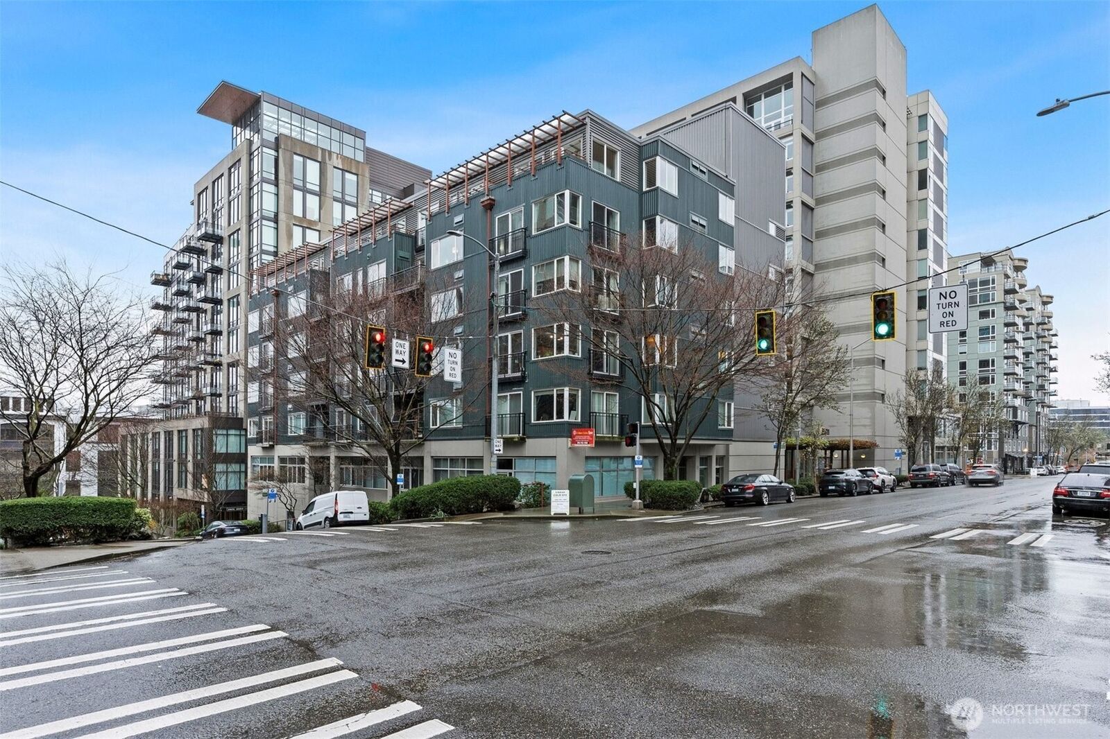 Property Photo:  2717  Western Avenue 624  WA 98121 