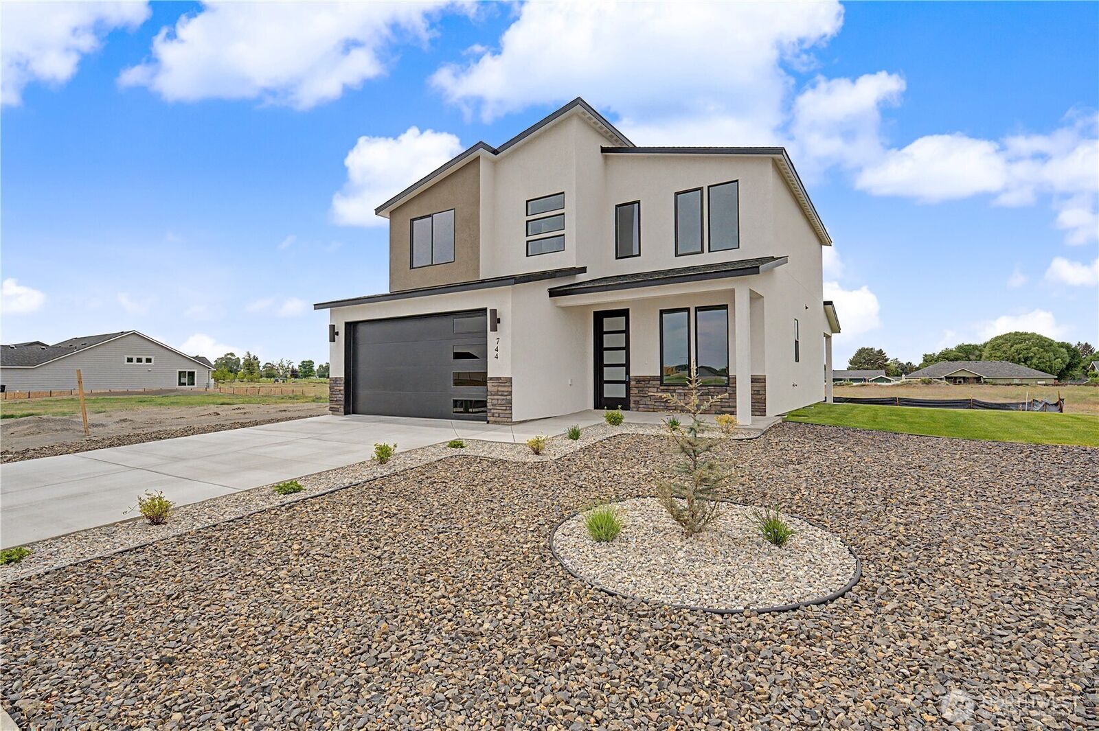 Property Photo:  744 N Widgeon Street  WA 98837 