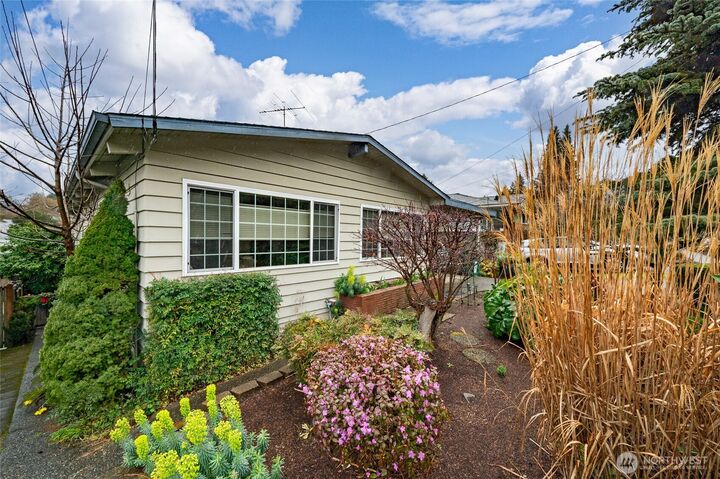 Property Photo:  6539  40th Avenue NE  WA 98115 
