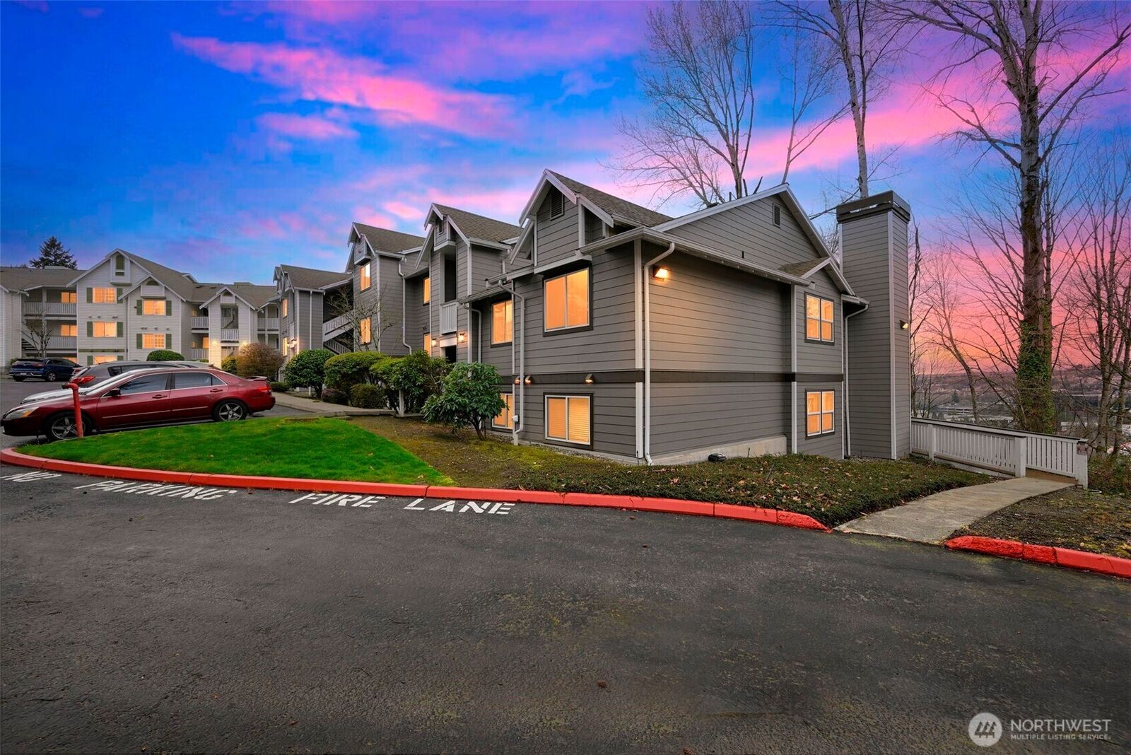 Property Photo:  901  Sunset Boulevard NE D215  WA 98056 