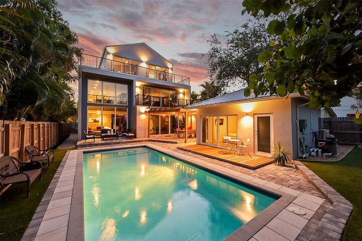 Property Photo: 640 NE 17th Way FL 33304