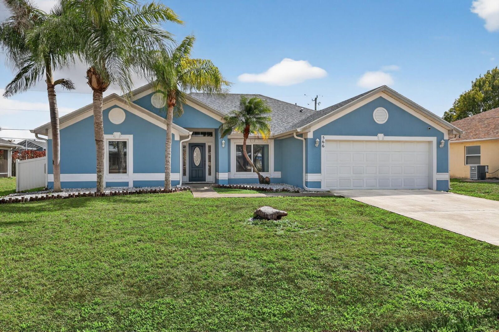 Property Photo:  566 SW Sea Holly Terrace  FL 34984 
