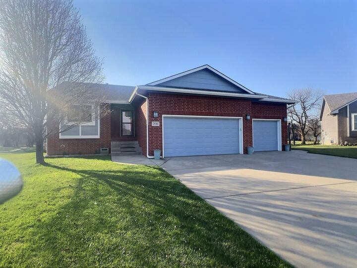Property Photo: 2530 S Prescott Cir KS 67215
