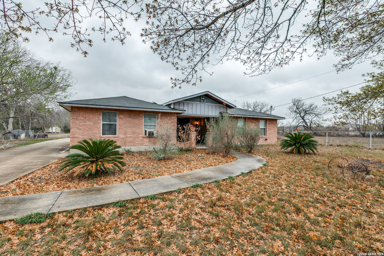 Property Photo: 1551 W Villaret TX 78224