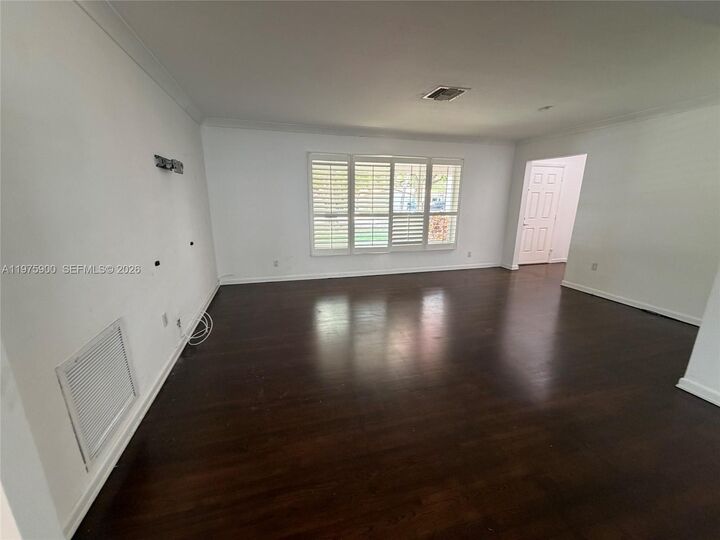 Property Photo: 1420 Baracoa Ave FL 33146