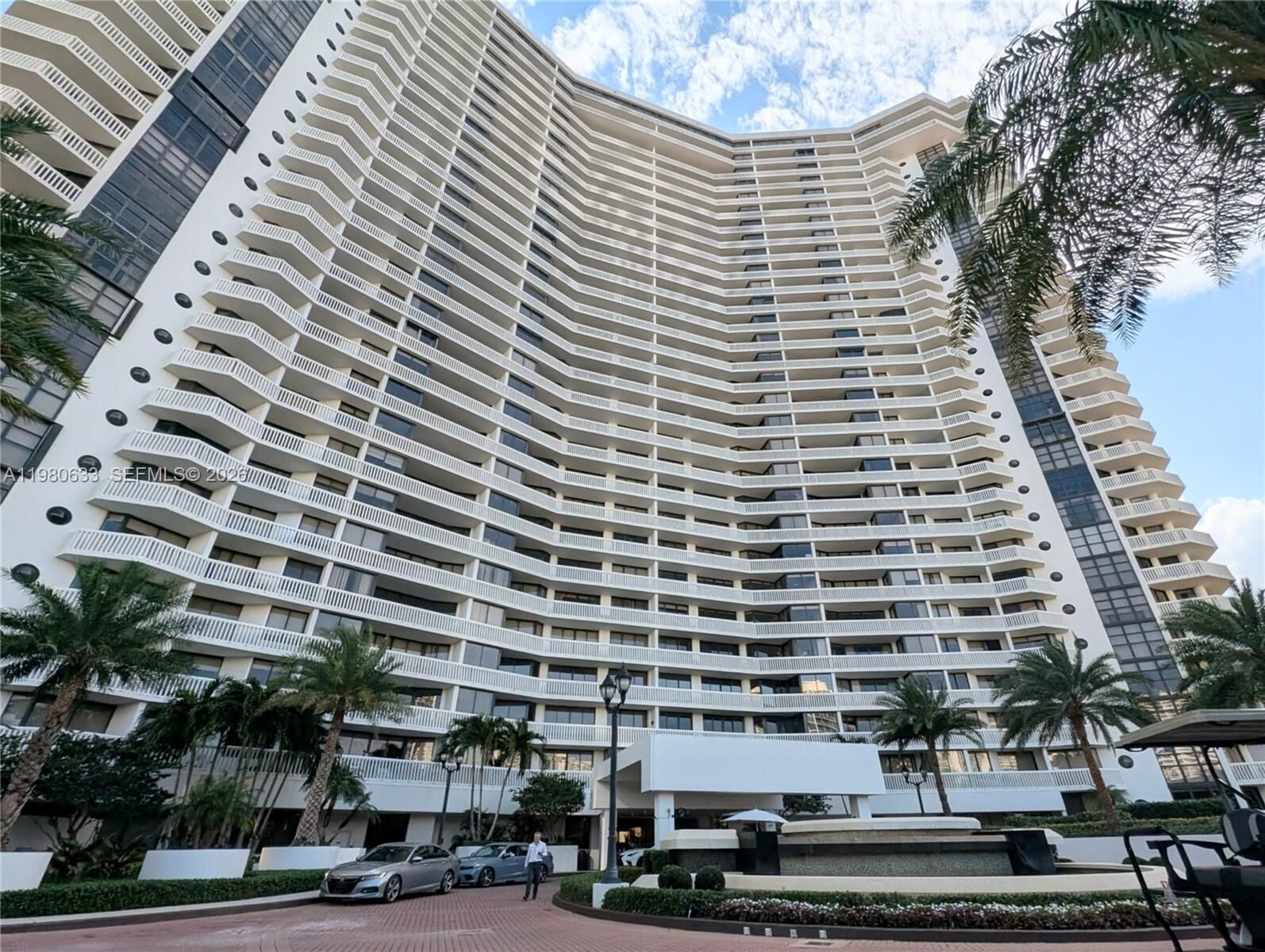 Property Photo:  1000 W Island Blvd 2908  FL 33160 