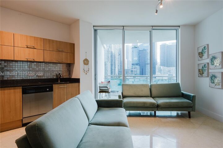 Property Photo:  350 S Miami Ave 1814  FL 33130 