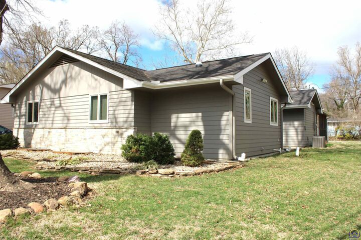 Property Photo:  1610 SW Withdean Rd  KS 66611 