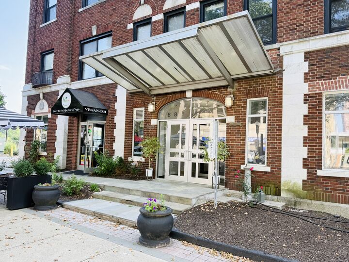 Property Photo: 881 Lafayette Boulevard 2H CT 06604