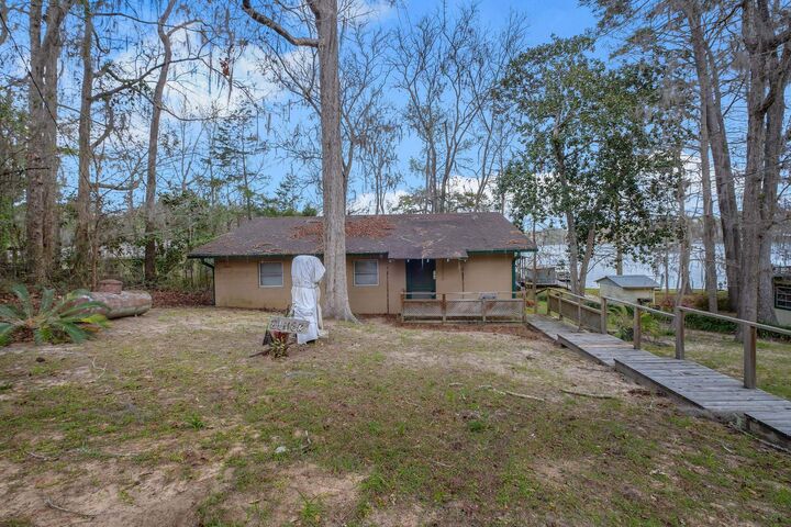 Property Photo: 399 Davidson Street FL 32351
