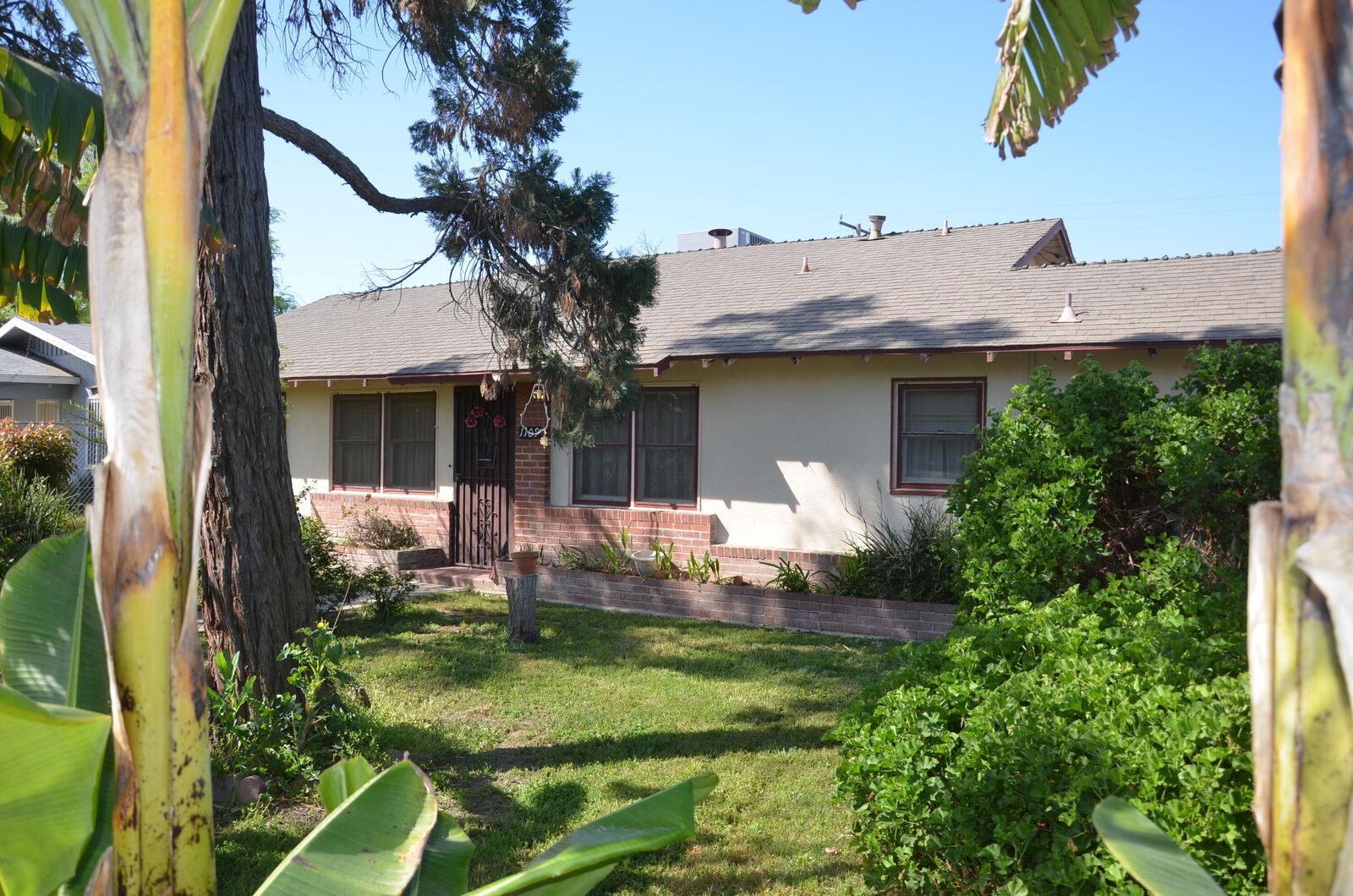 Property Photo:  1109 N Willis Street  CA 93291 