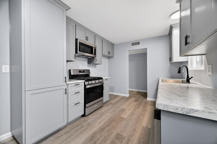 Property Photo:  5788 S Cherry Avenue  CA 93706 