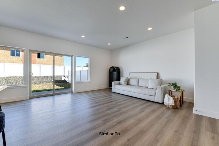 Property Photo: 10514 Clearwater Dr WA 99336