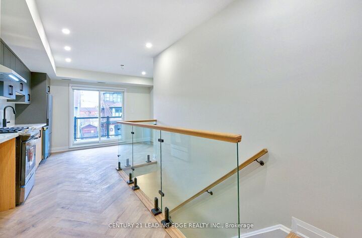 Photo de la propriété:  53 Boon Avenue Unit #2  ON M6E 3Z2 