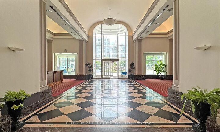 Photo de la propriété: 11 Lee Centre Drive 2012 ON M1H 3J5