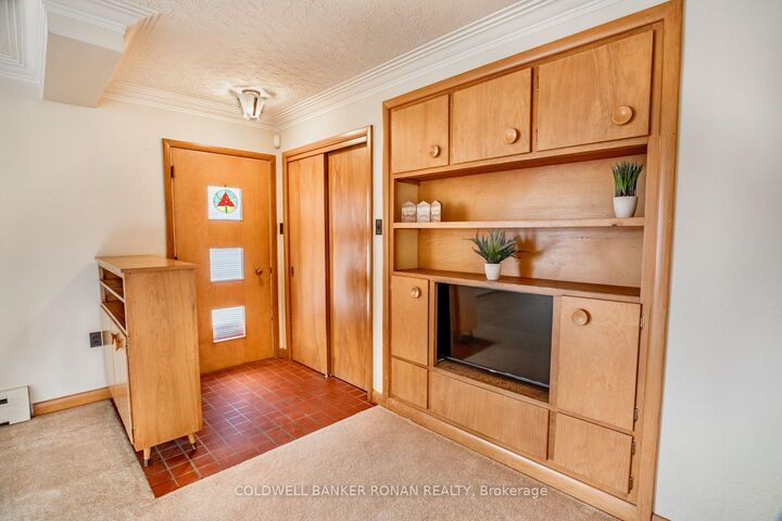 Property Photo:  215 Albert Street W  ON L9R 1B6 