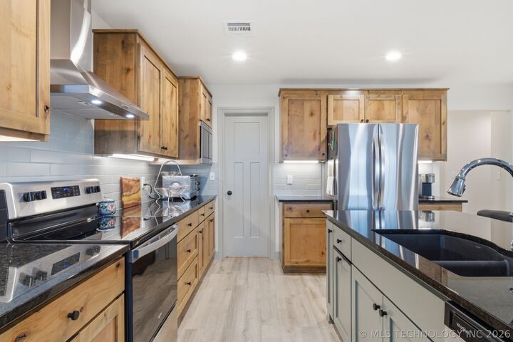 Property Photo:  5820 Coldspring Lane  OK 74006 