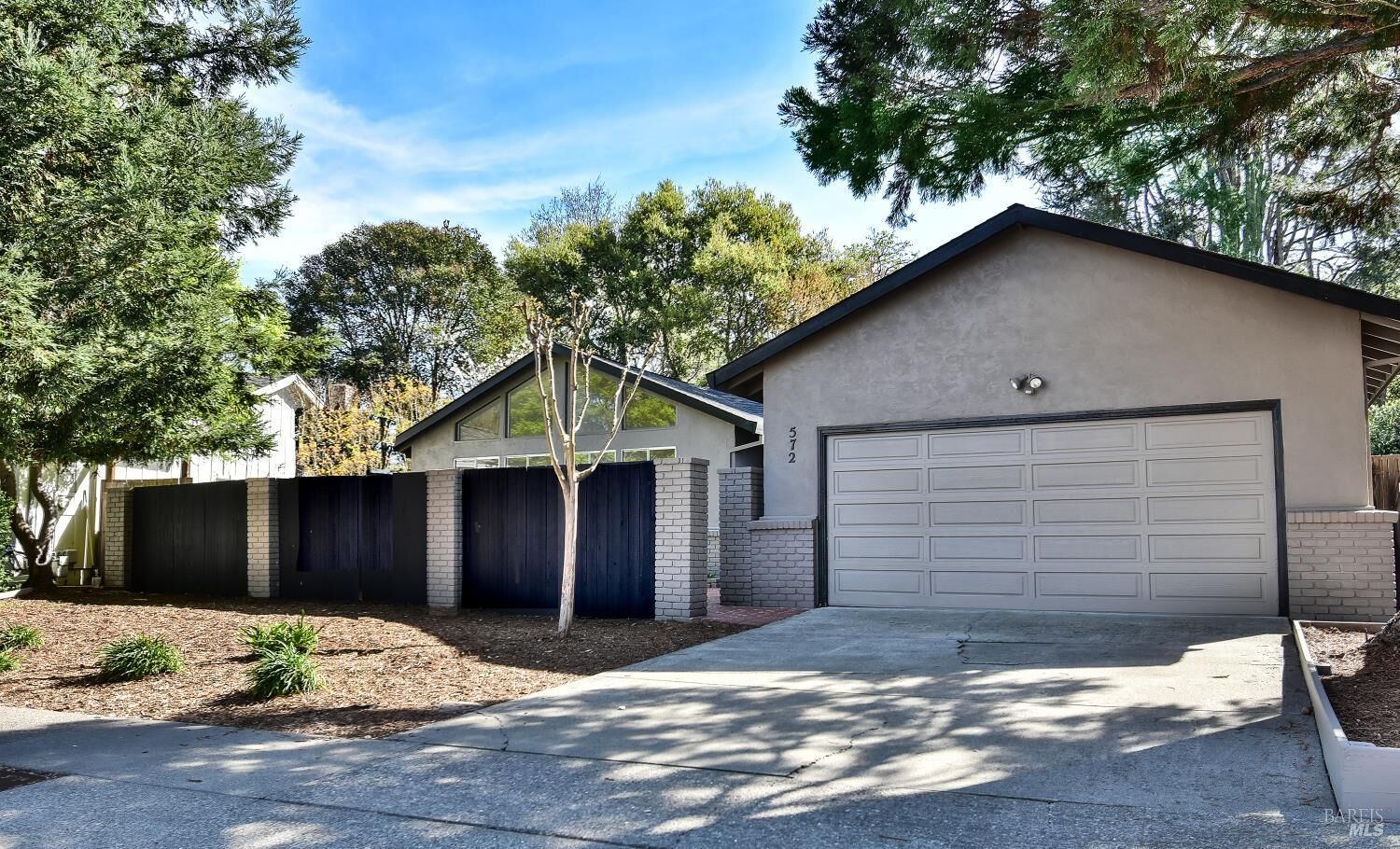 Property Photo:  572 Este Madera Drive  CA 95476 