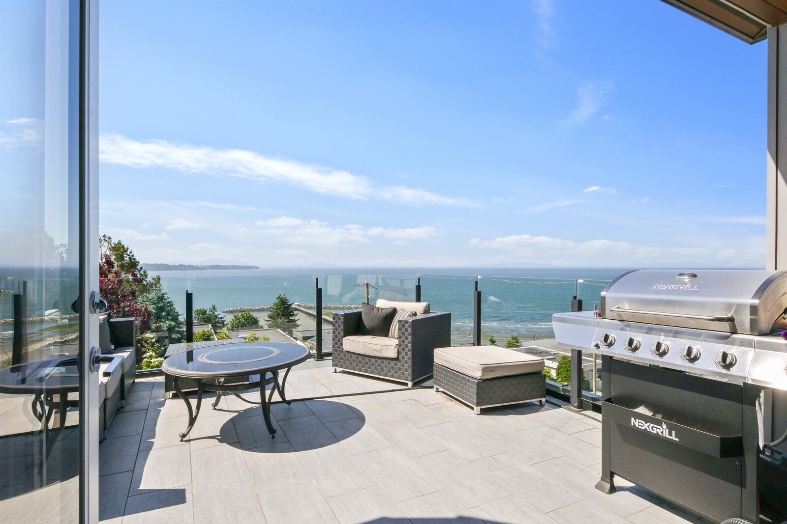 Property Photo: 15095 Royal Avenue BC V4B 1M1