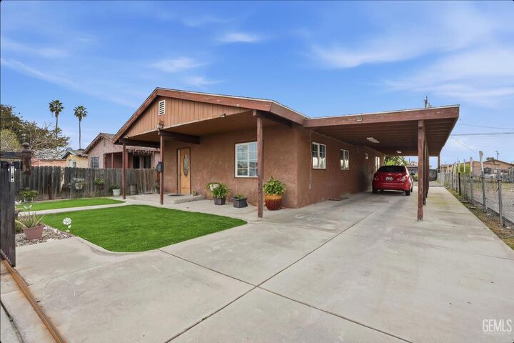 Property Photo:  225 San Lucas Street  CA 93250 