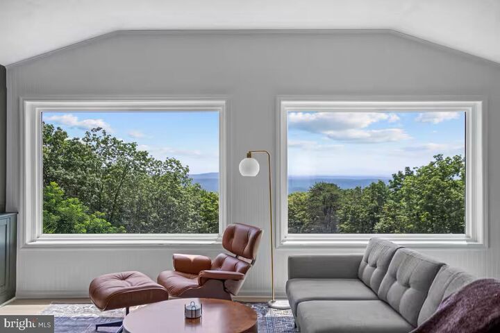 Property Photo:  307 Fox Run Lane  VA 22602 