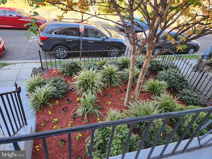 Property Photo:  1530 Spring Place NW  DC 20010 