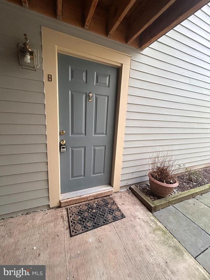 Property Photo:  2225 Lovedale Lane 302A  VA 20191 