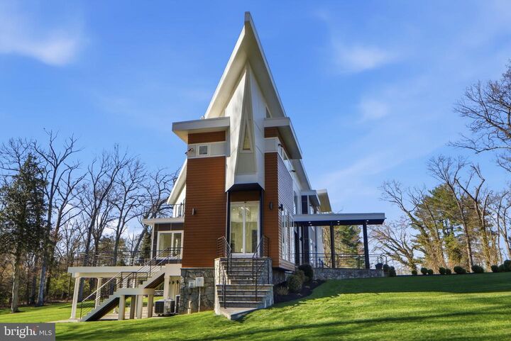 Property Photo: 2368 Hunter Mill Road VA 22181