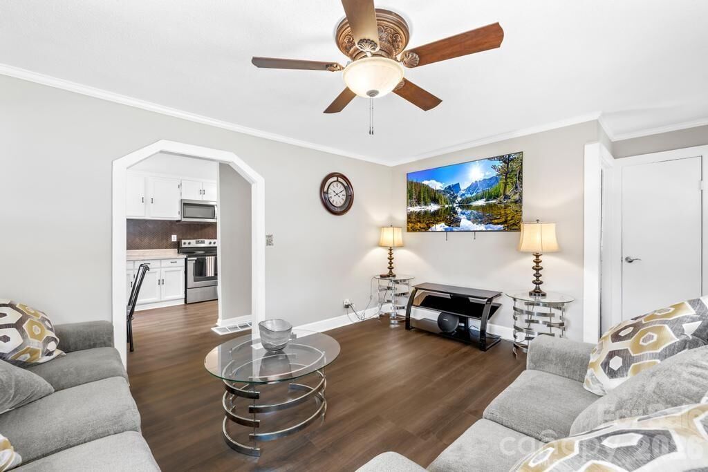 Property Photo:  430 Arlington Circle NW  NC 28645 