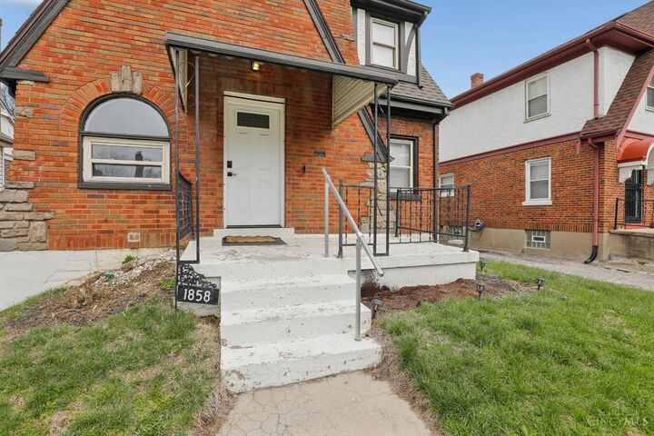 Property Photo:  1858 Garden Lane  OH 45237 