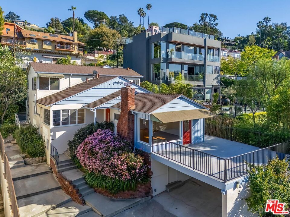 Property Photo: 2106 Rockford Rd CA 90039