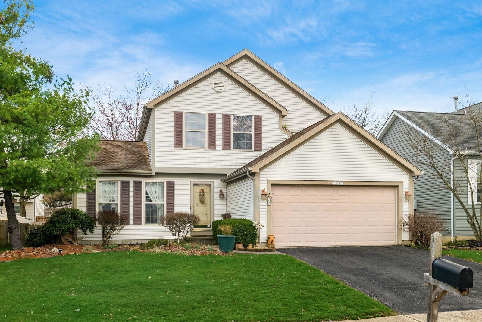 Property Photo:  6049 Woodsboro Drive  OH 43228 