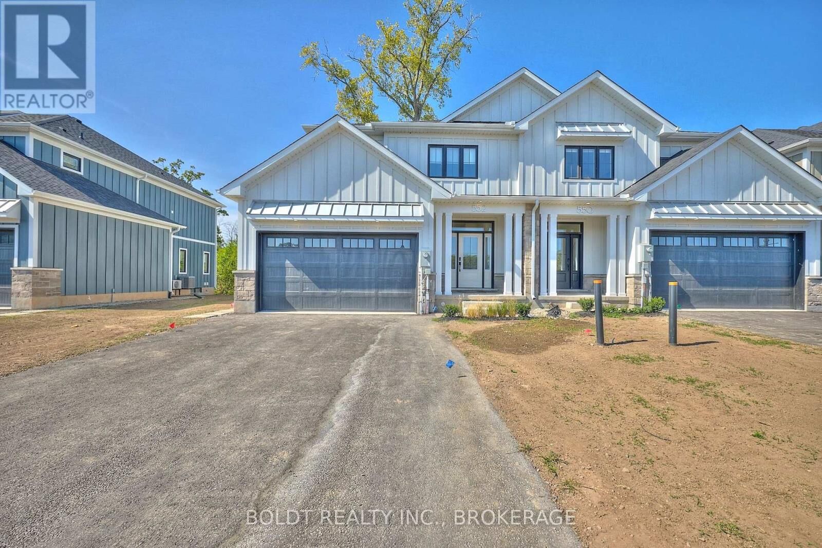 Property Photo: 552 Mississauga Avenue ON L2A 0G8