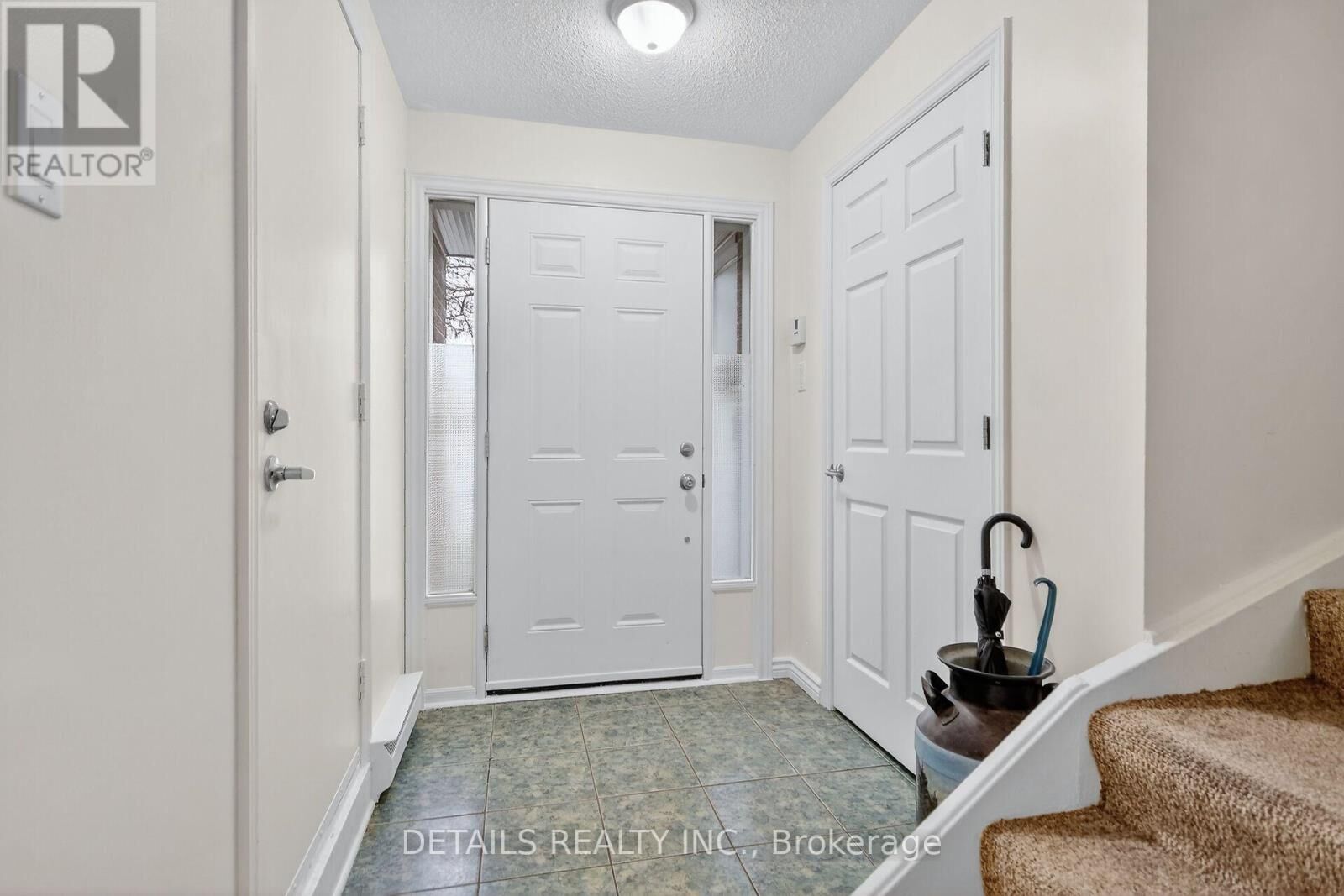 Property Photo: 40 Appleby Private ON K2C 3P4
