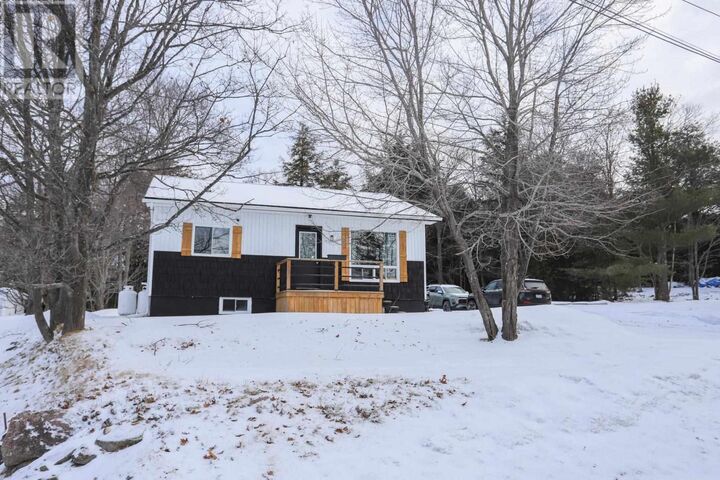 Photo de la propriété:  1099 Centre St  ON P0R 1A0 