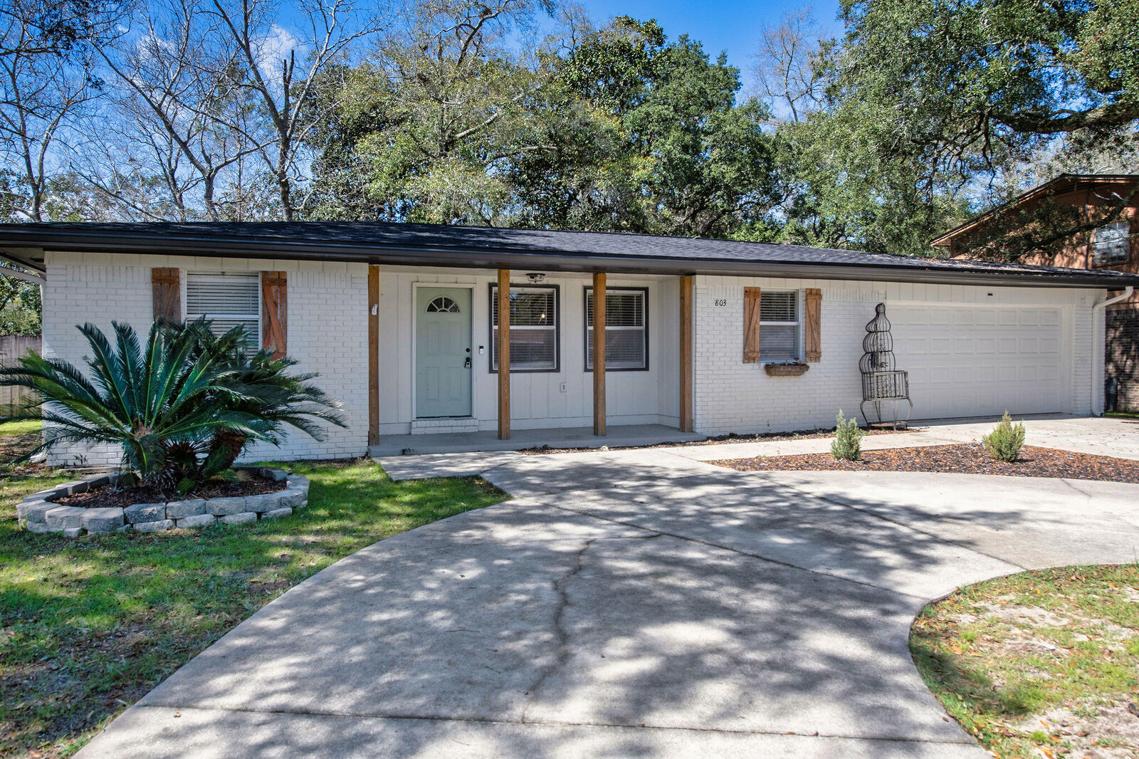 Property Photo:  803 Linden Avenue  FL 32578 