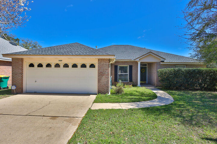 Property Photo: 1029 Arthur Ashe Court FL 32547