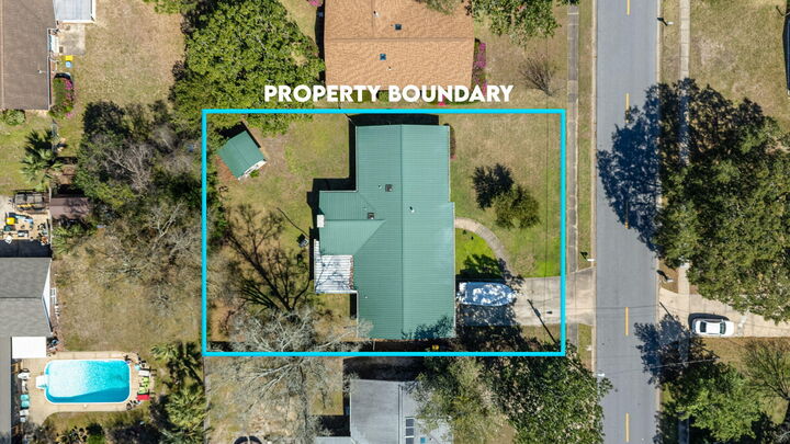 Property Photo:  653 NE Golf Course Drive  FL 32547 