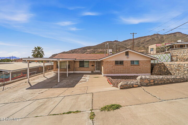 Property Photo: 1269 Dakota Street TX 79930