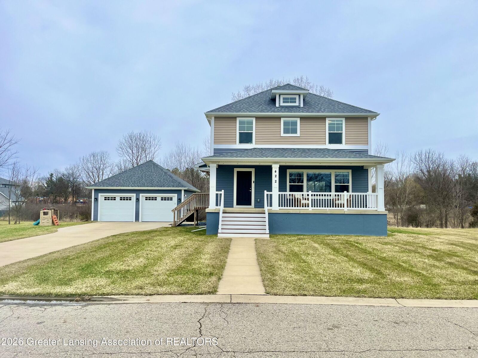 Property Photo: 422 Oakwood Drive MI 48813