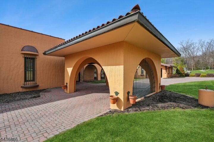 Property Photo:  9 Jonathan Smith Rd  NJ 07960 