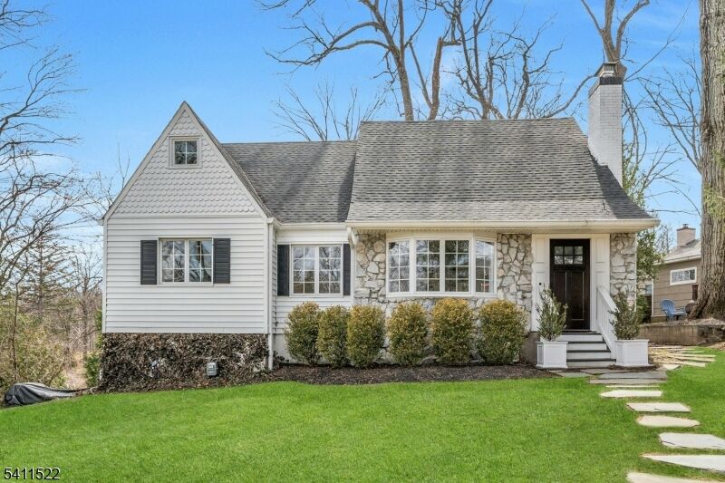 Property Photo:  8 Glenwood Rd  NJ 07834 