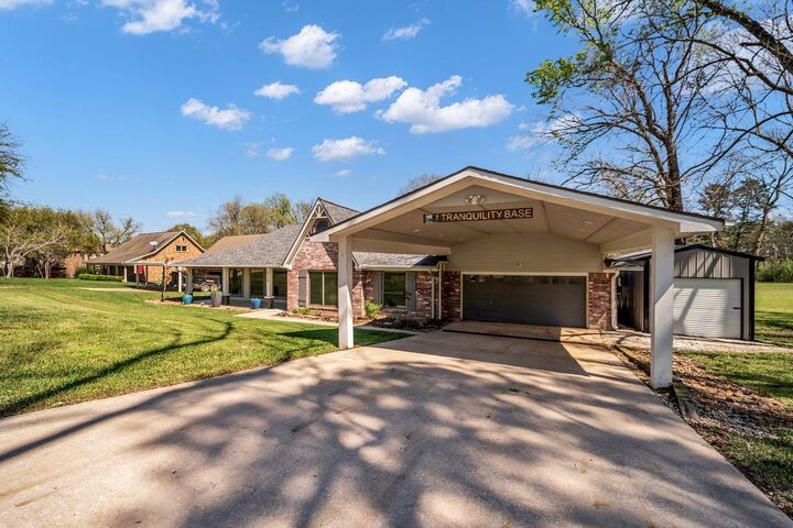 Property Photo:  310 Cove Loop  TX 77331 