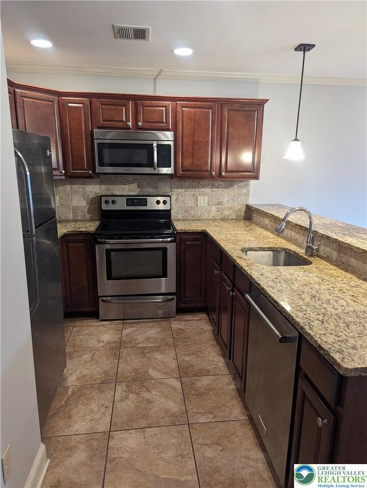 Property Photo:  128 W 4th Street 2L  PA 18015 