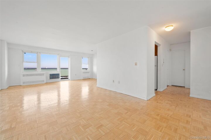 Property Photo:  1841 Central Park Avenue 18P  NY 10710 