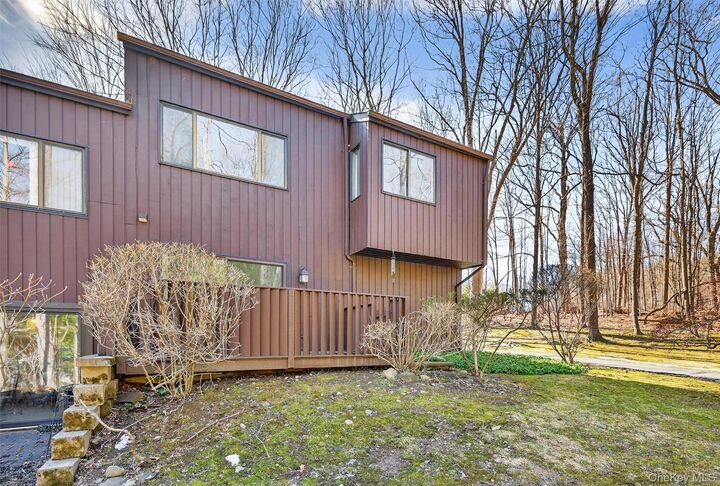 Property Photo:  4 Aspen Court  NY 10930 