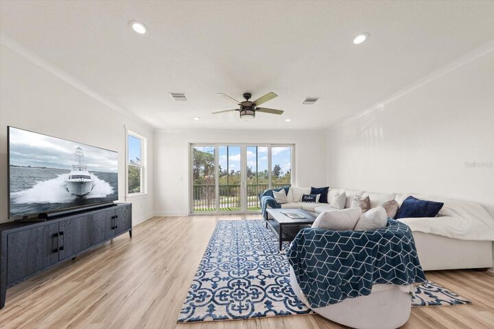 Property Photo: 1297 Savona Drive NE FL 33702