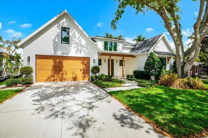Property Photo: 2135 Datura Street FL 34239