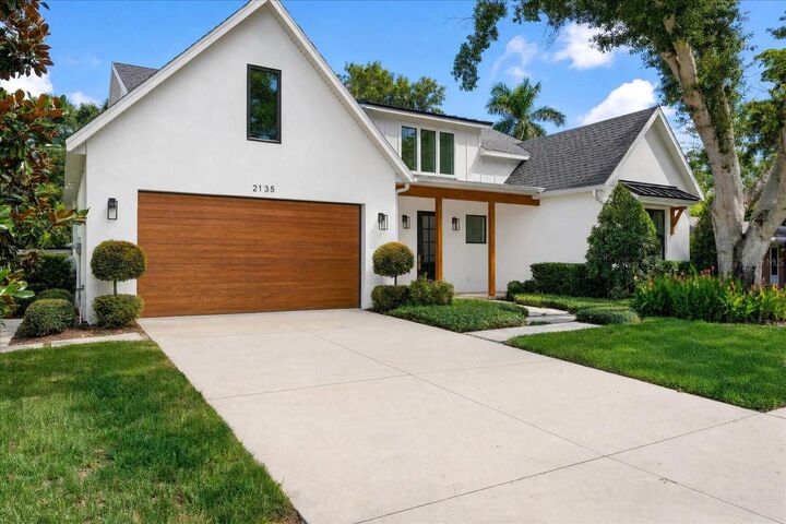 Property Photo:  2135 Datura Street  FL 34239 